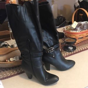 Riding boots with heel. I’m really nice shape.